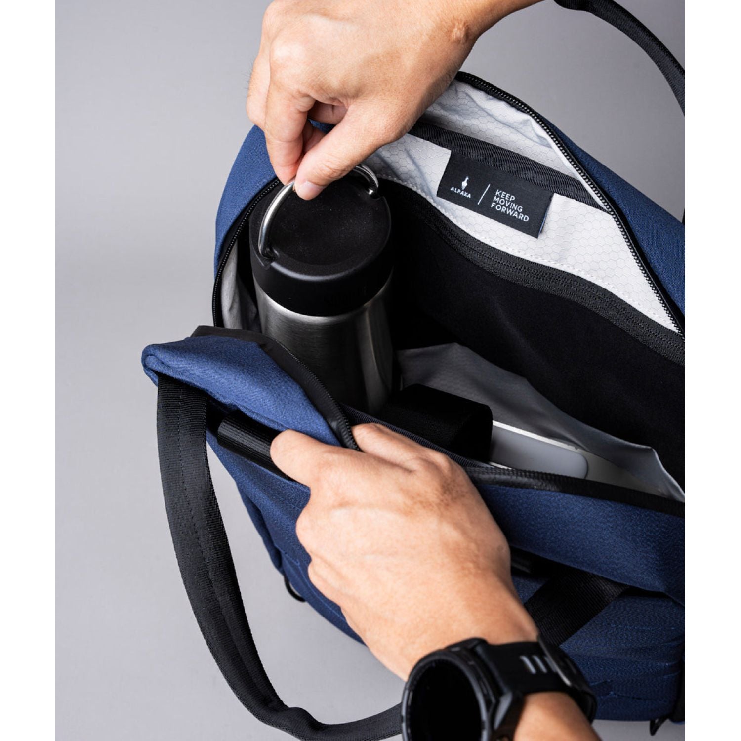 ALPAKA Bravo Tote Pack