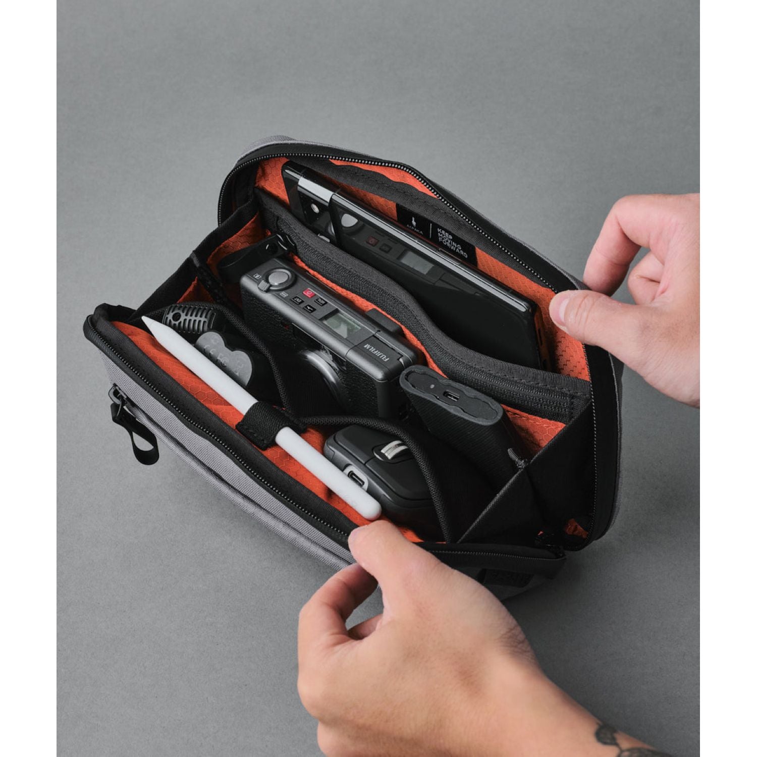 ALPAKA Elements Tech Case Sling Mini