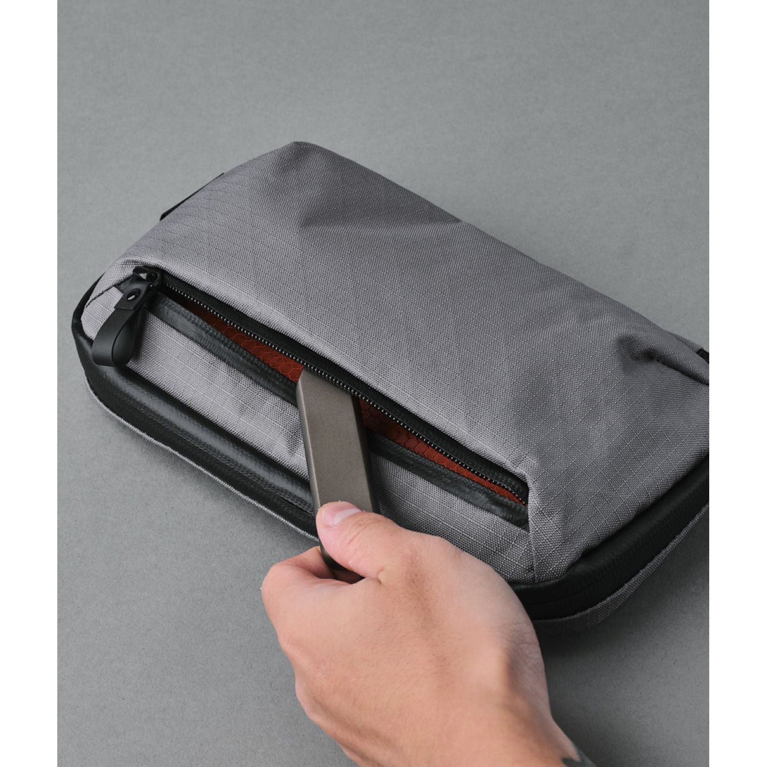 ALPAKA Elements Tech Case Sling Mini (SA)