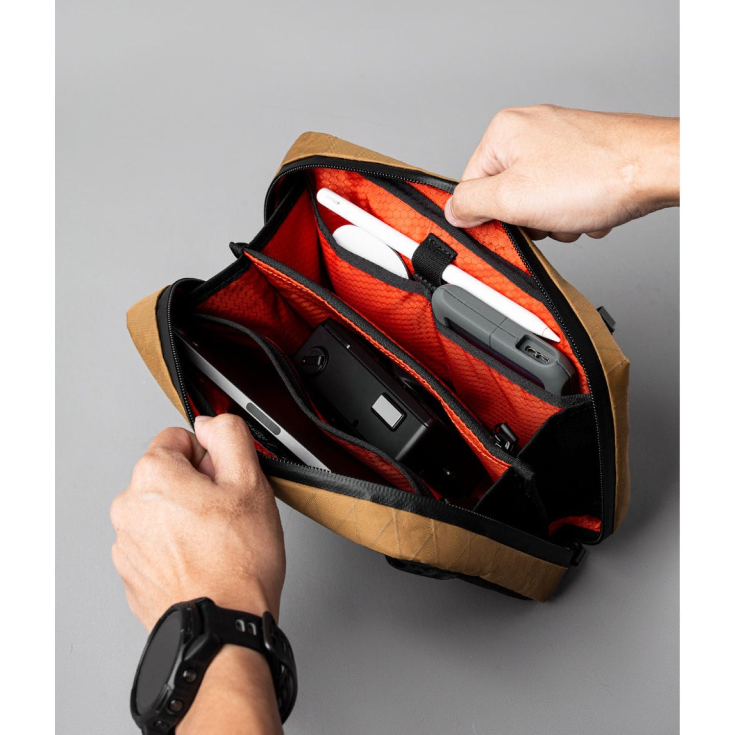 ALPAKA Elements Tech Case Sling