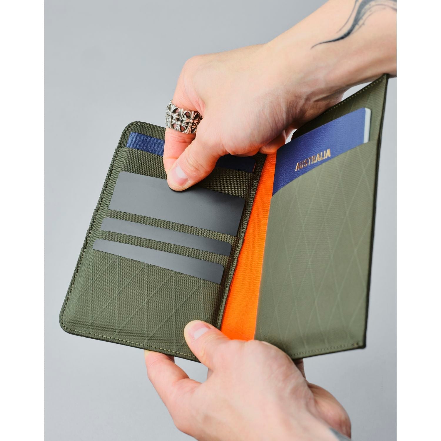 ALPAKA ARK Bifold Passport Wallet (SA)