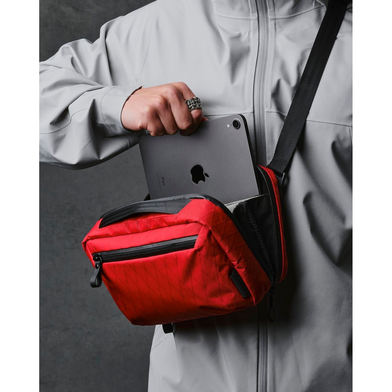 ALPAKA Elements Tech Case Sling Max (SA)