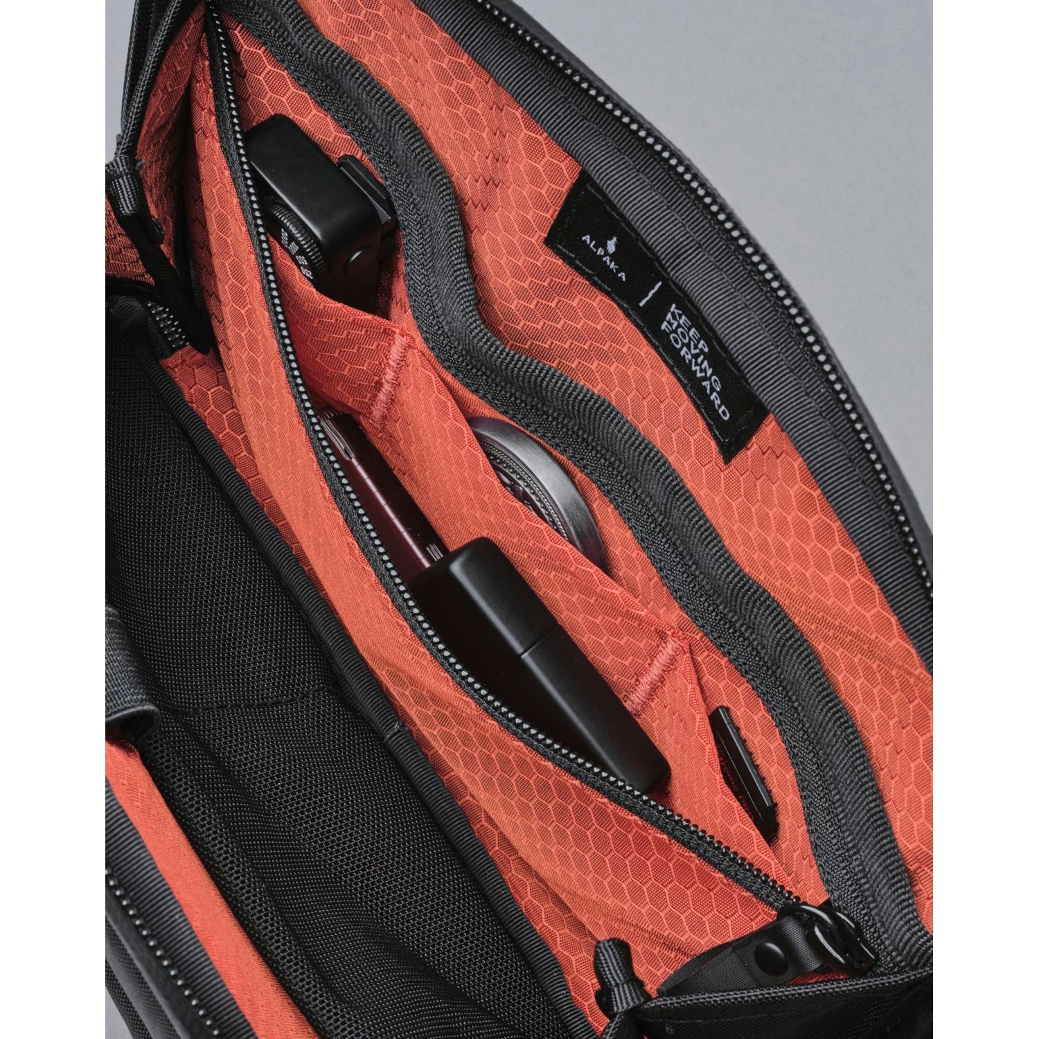 ALPAKA Elements Tech Case Sling Mini
