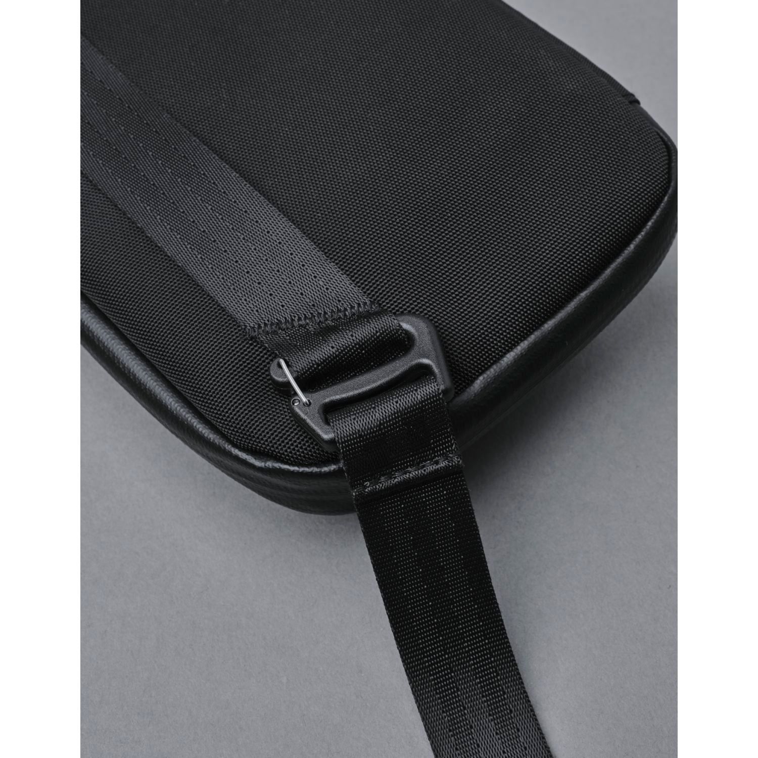 ALPAKA Elements Tech Case Sling Mini