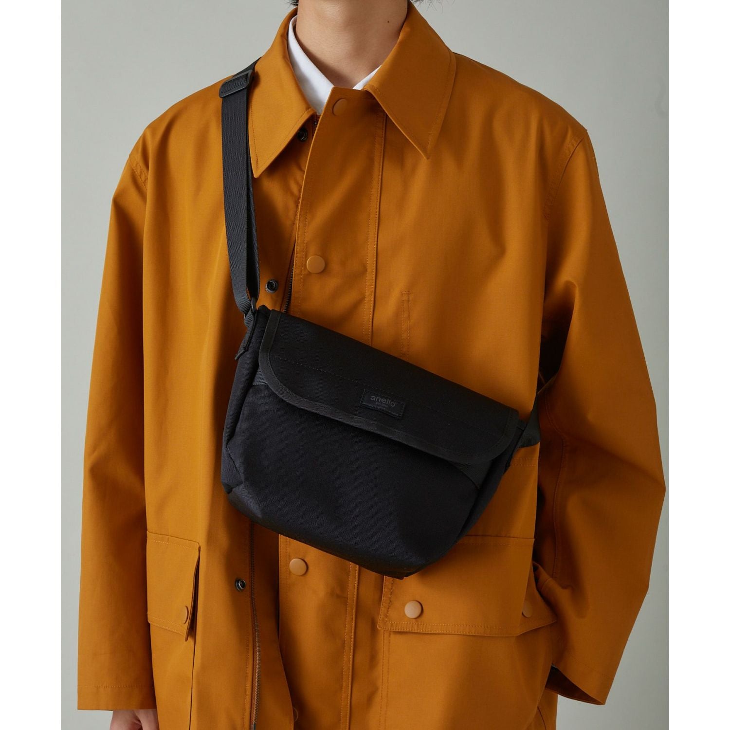 Anello Kuro Mini Messenger Bag
