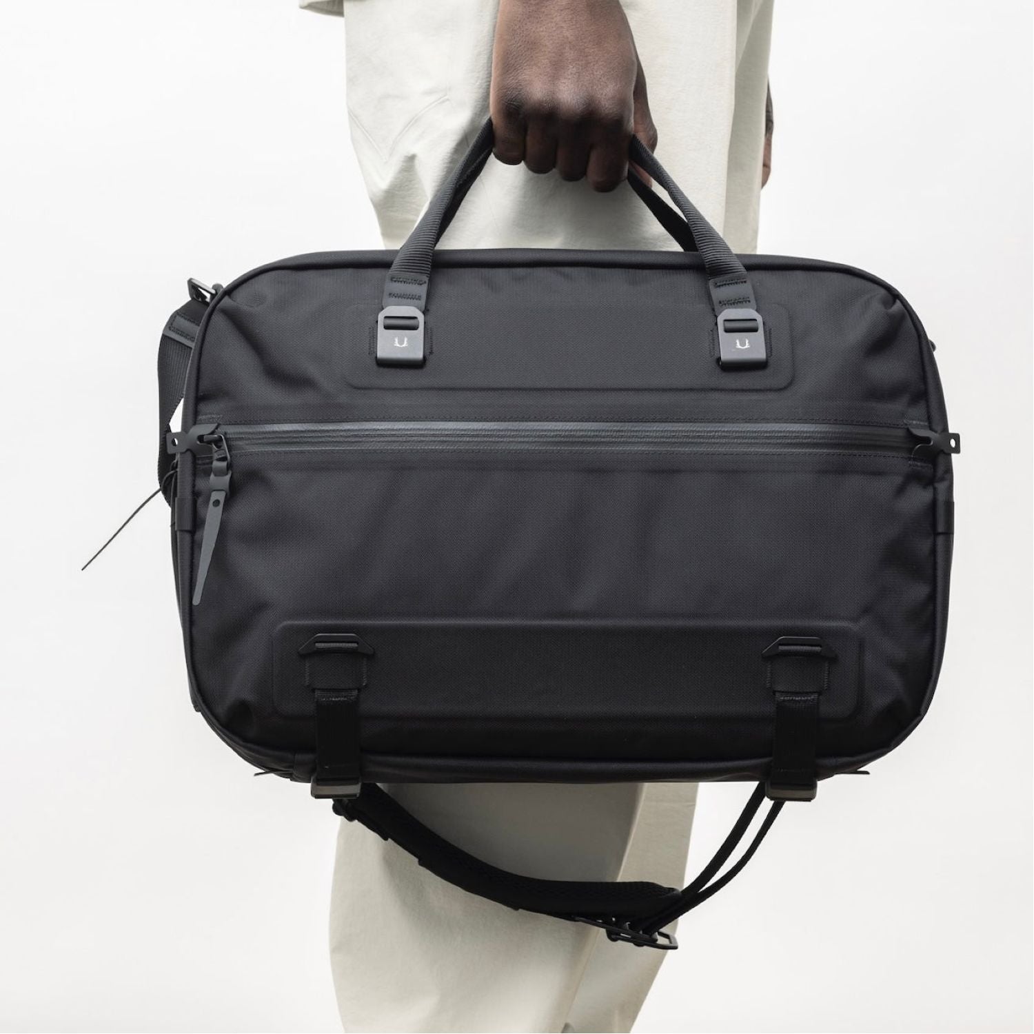 Black Ember Forge SB 16” Laptop Shoulder Bag 20L