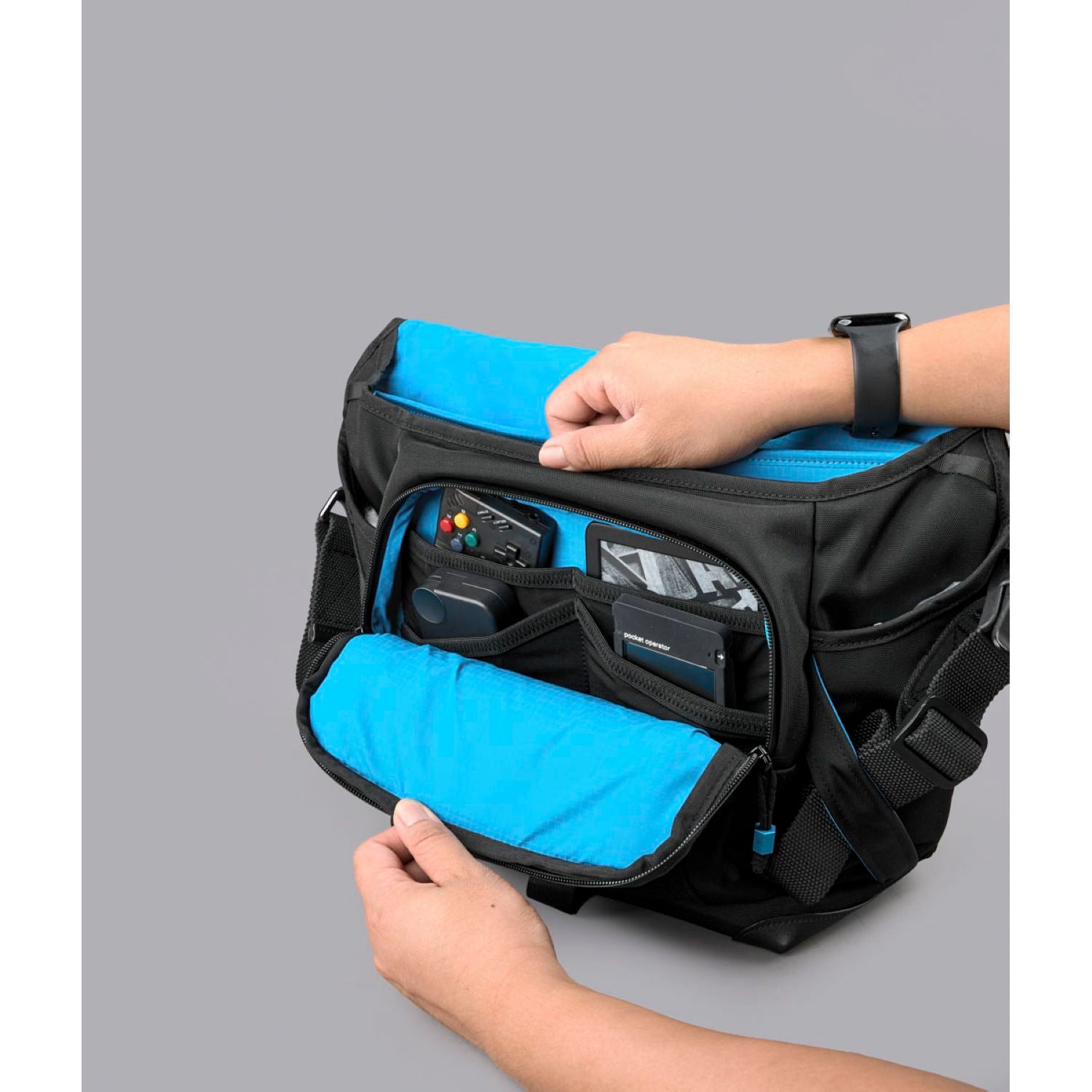 ALPAKA 7Ven Messenger Decade Edition 14" Ballastic Nylon 840D Bag
