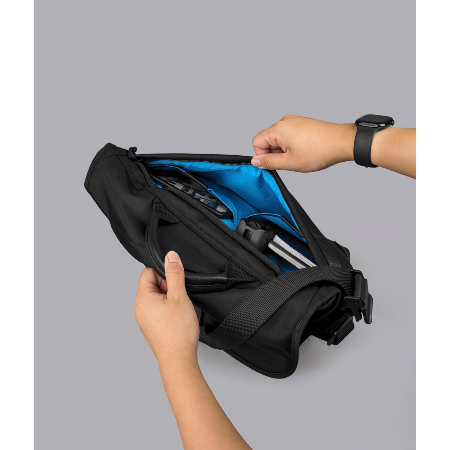 ALPAKA 7Ven Messenger Decade Edition 14" Ballastic Nylon 840D Bag