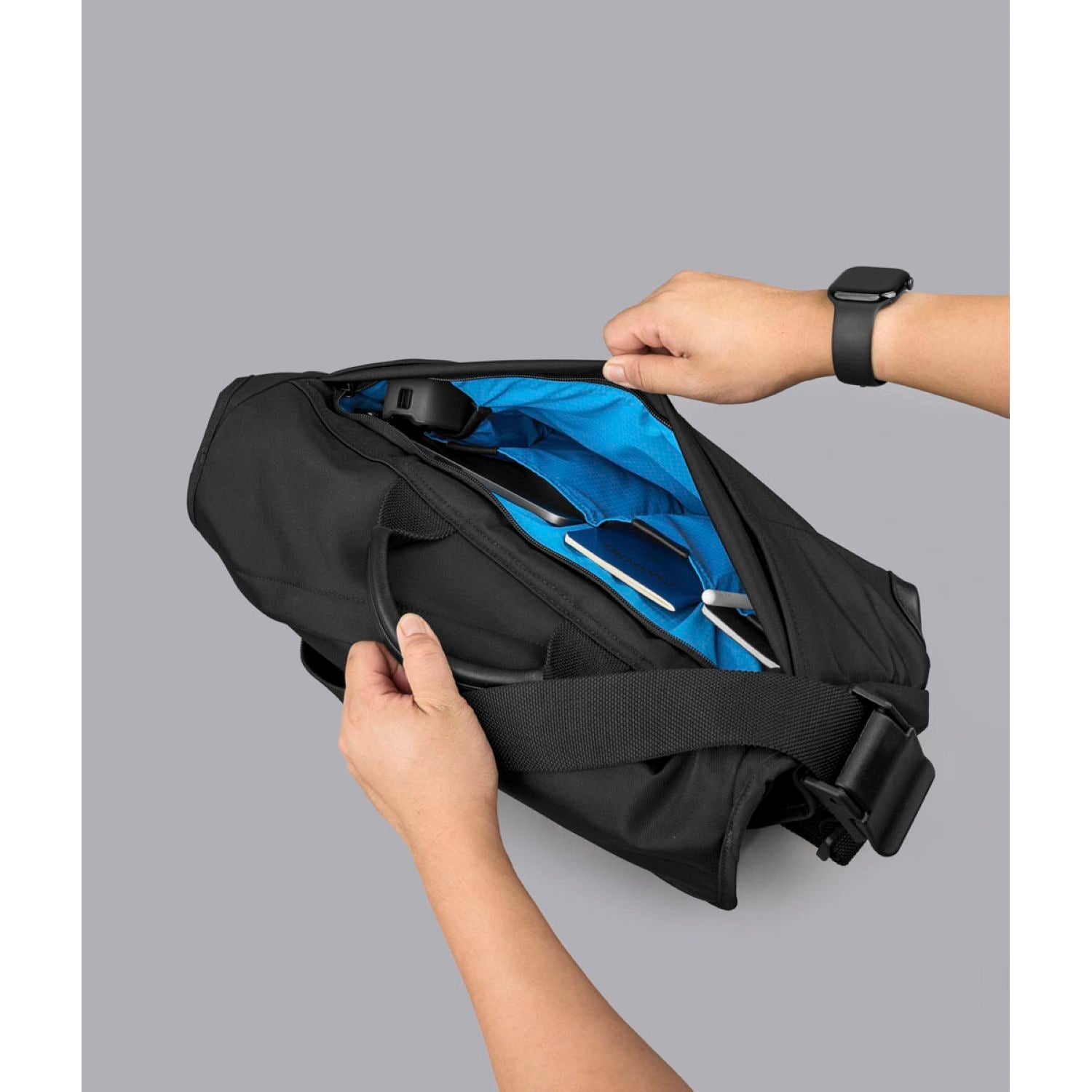 ALPAKA 7Ven Messenger Decade Edition 16" Ballastic Nylon 840D Bag