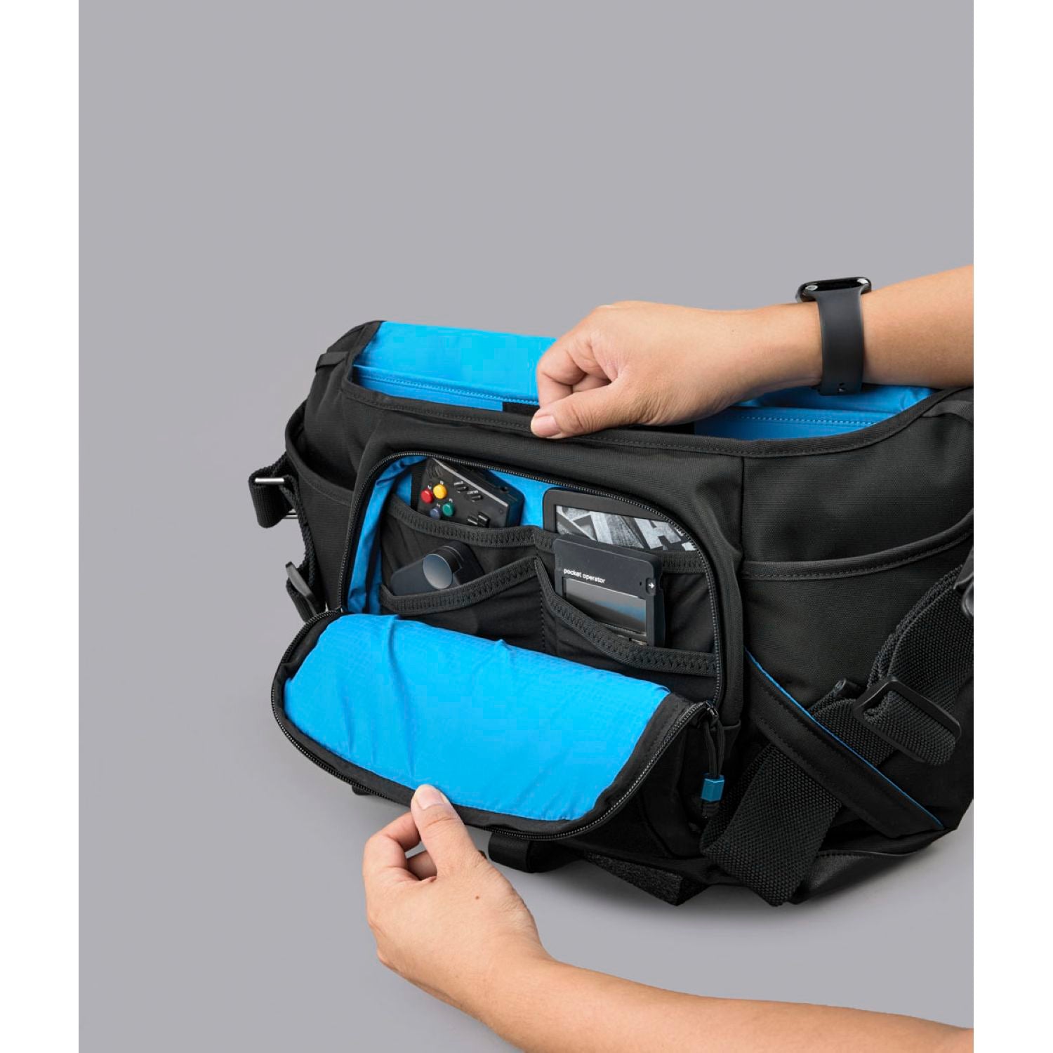 ALPAKA 7Ven Messenger Decade Edition 16" Ballastic Nylon 840D Bag