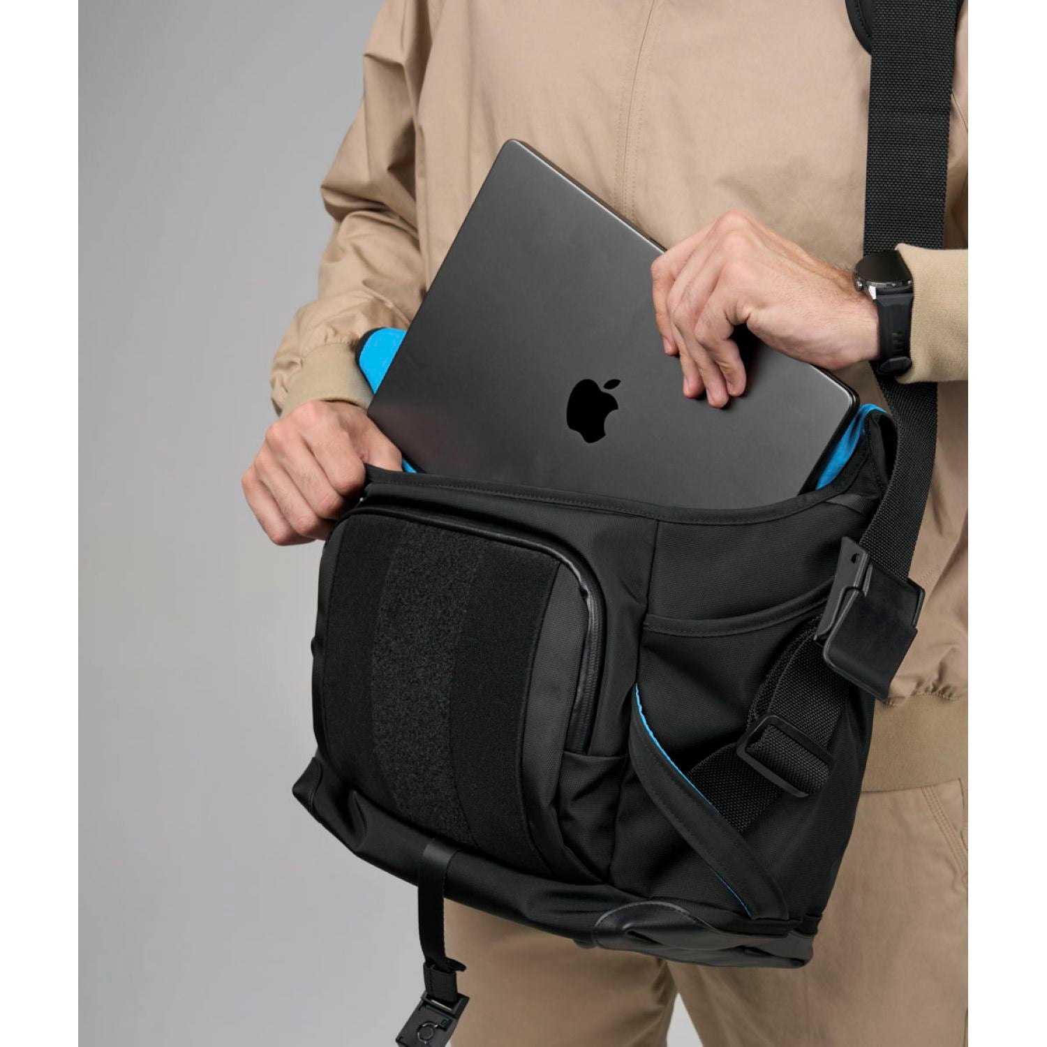 ALPAKA 7Ven Messenger Decade Edition 16" Ballastic Nylon 840D Bag