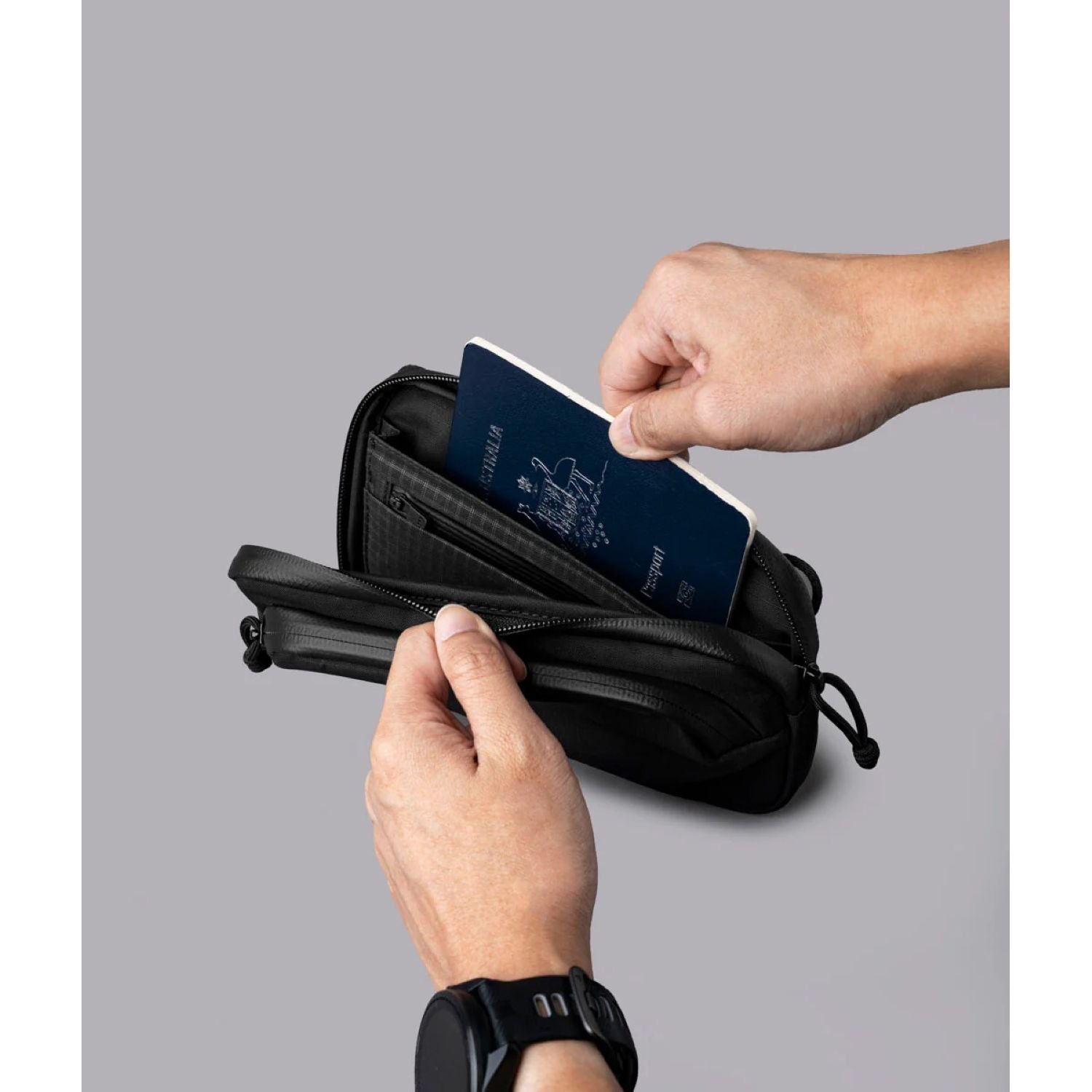 ALPAKA Bravo Passport Pouch