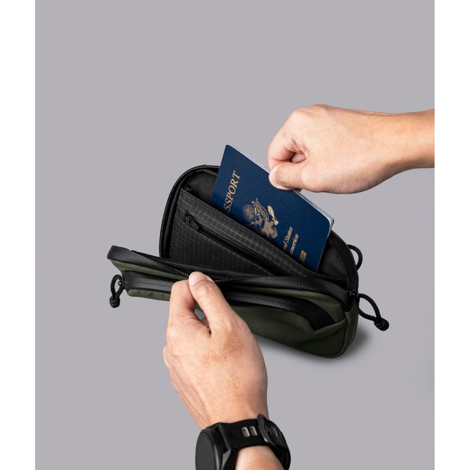 ALPAKA Bravo Passport Pouch