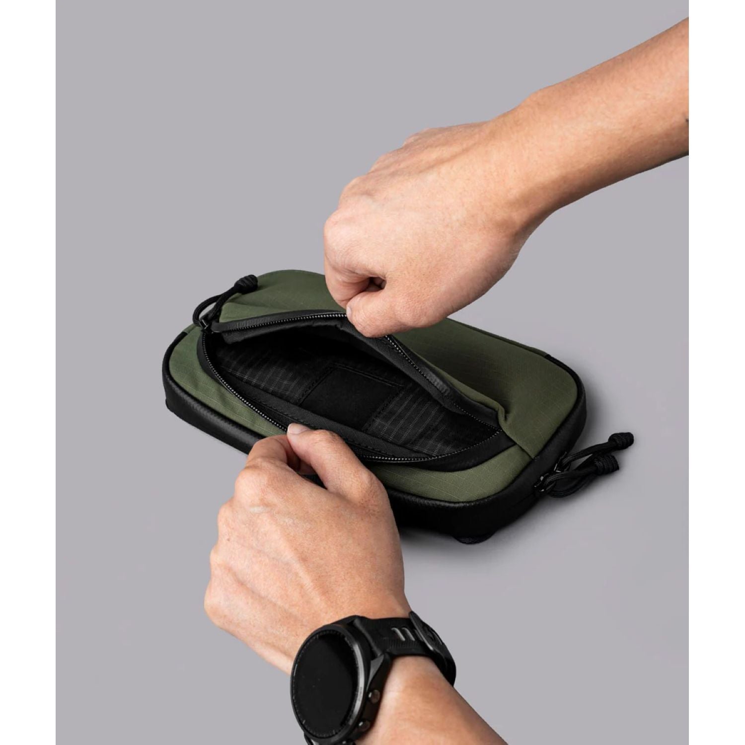 ALPAKA Bravo Passport Pouch