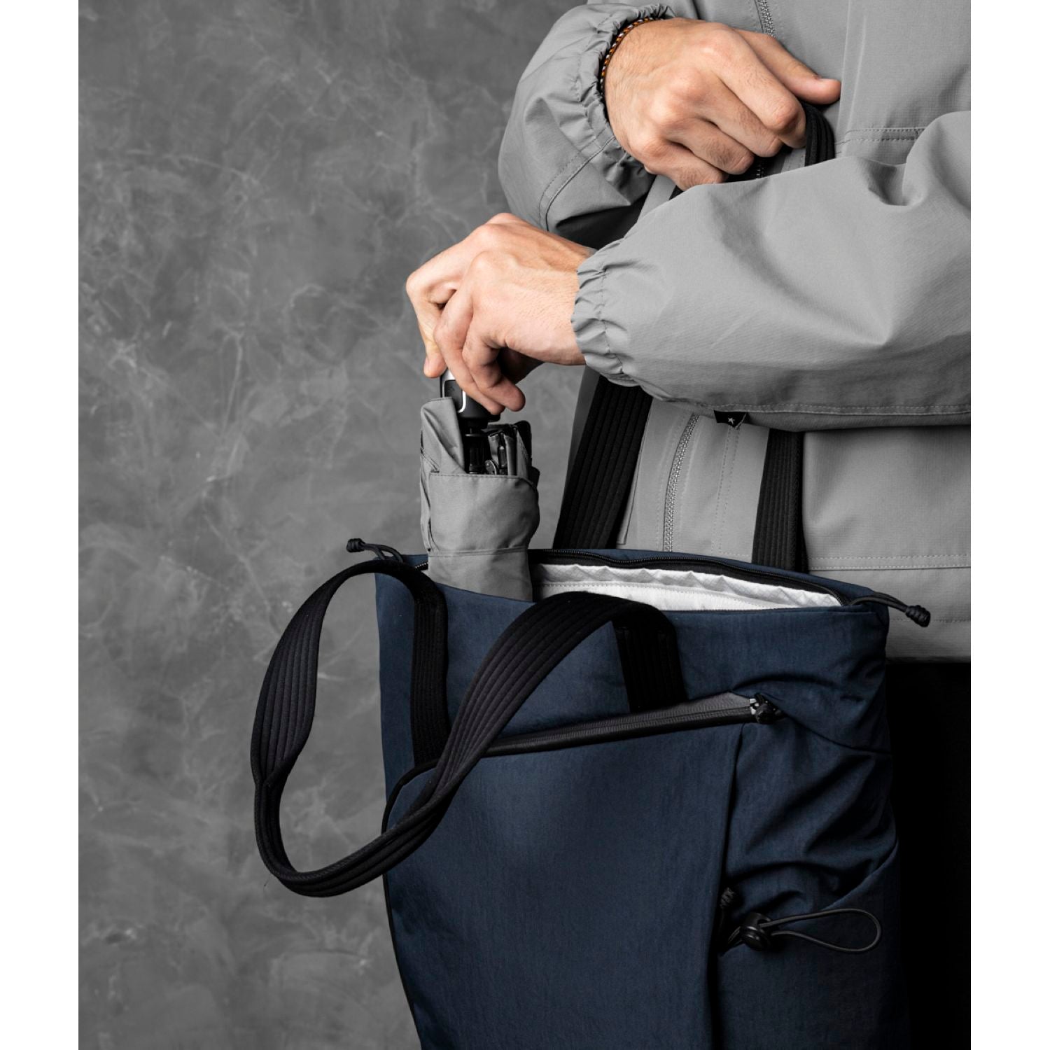 ALPAKA Flow Tote Pack