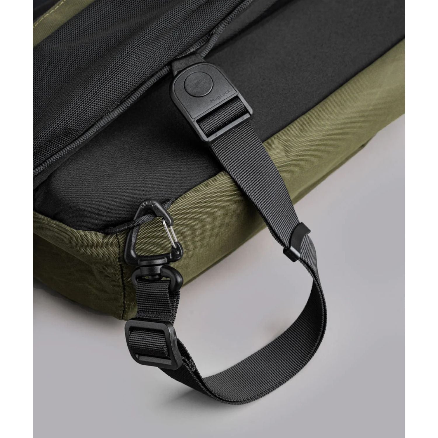 ALPAKA Metro Crossbody Left Shoulder