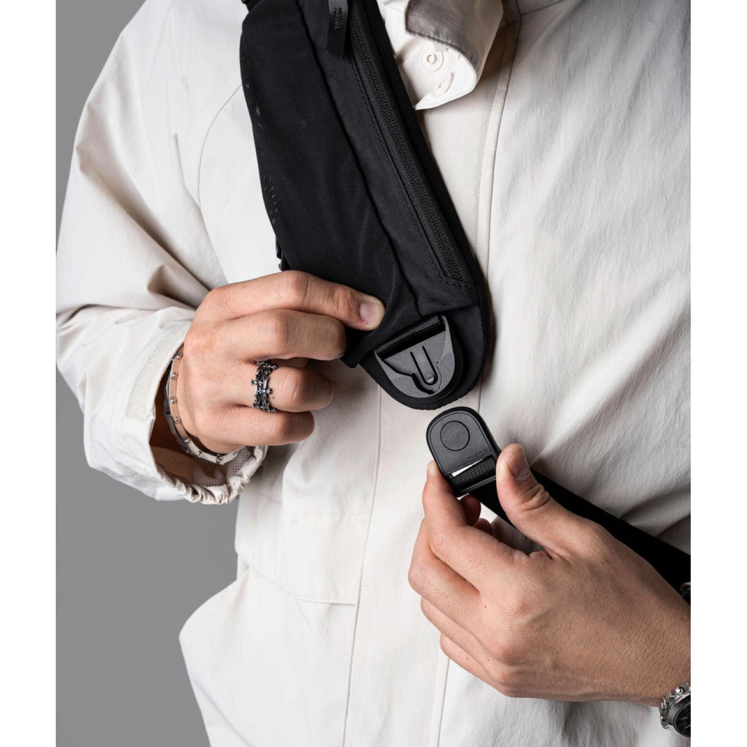 ALPAKA Metro Crossbody Right Shoulder