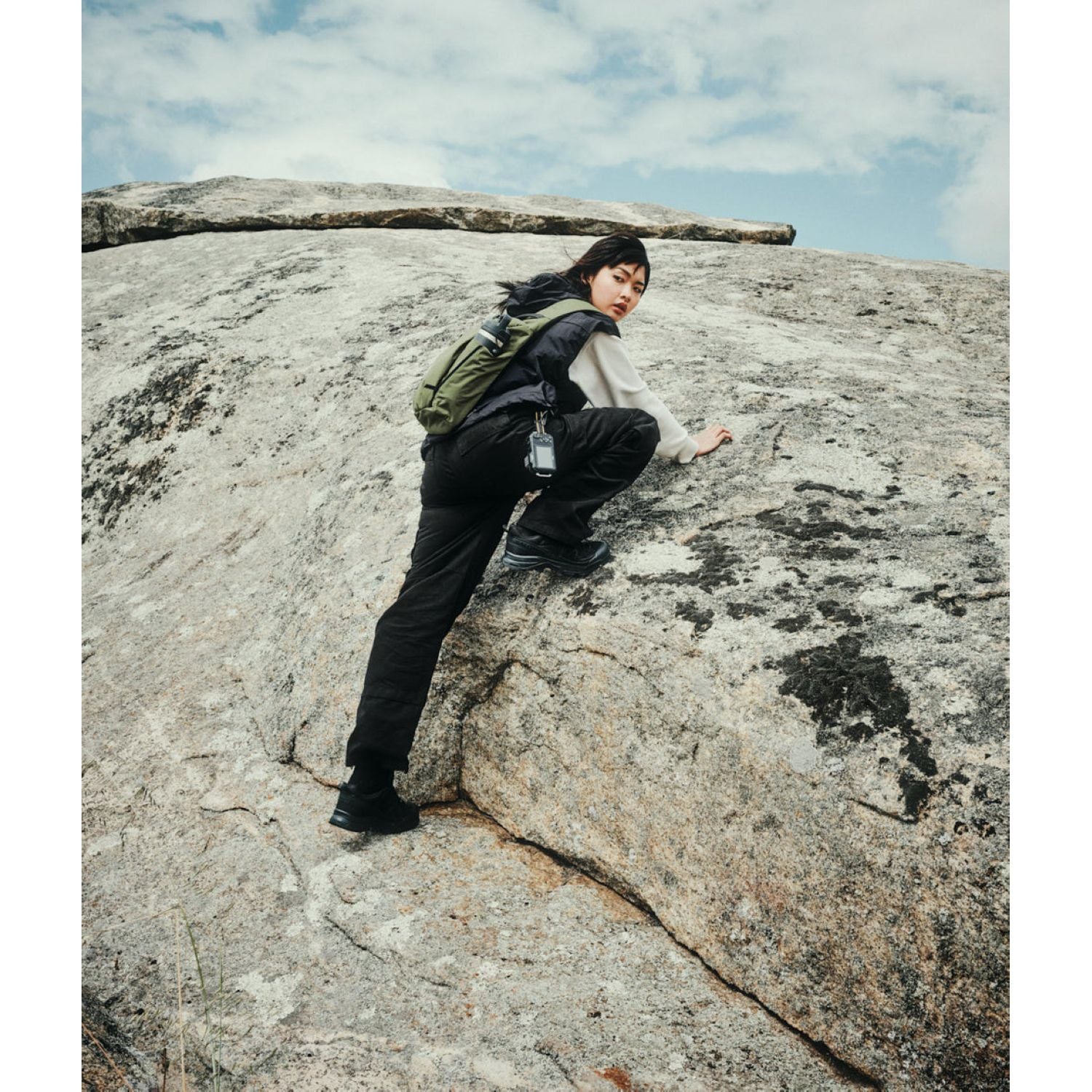 ALPAKA Metro Crossbody Right Shoulder