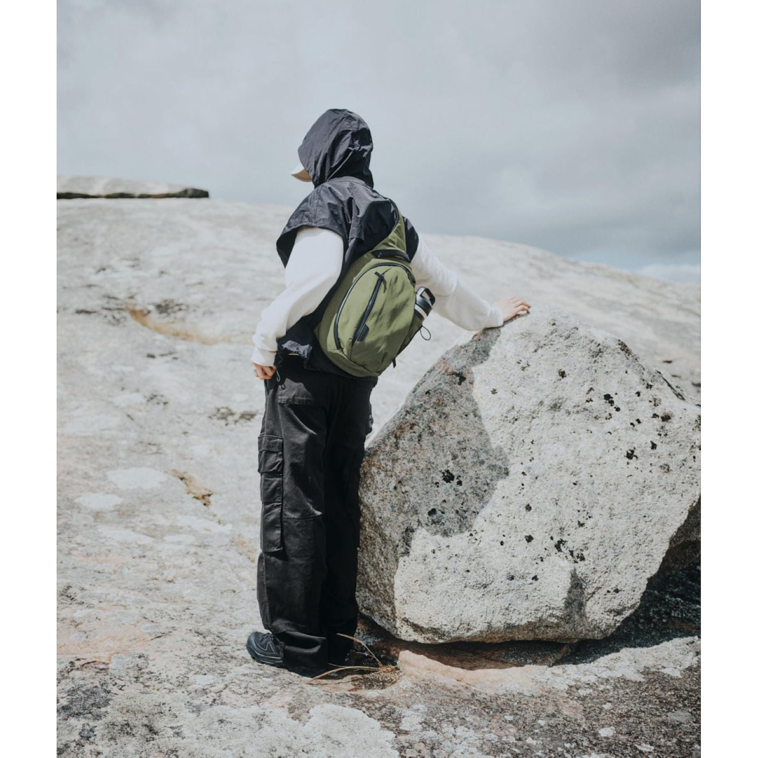 ALPAKA Metro Crossbody Right Shoulder