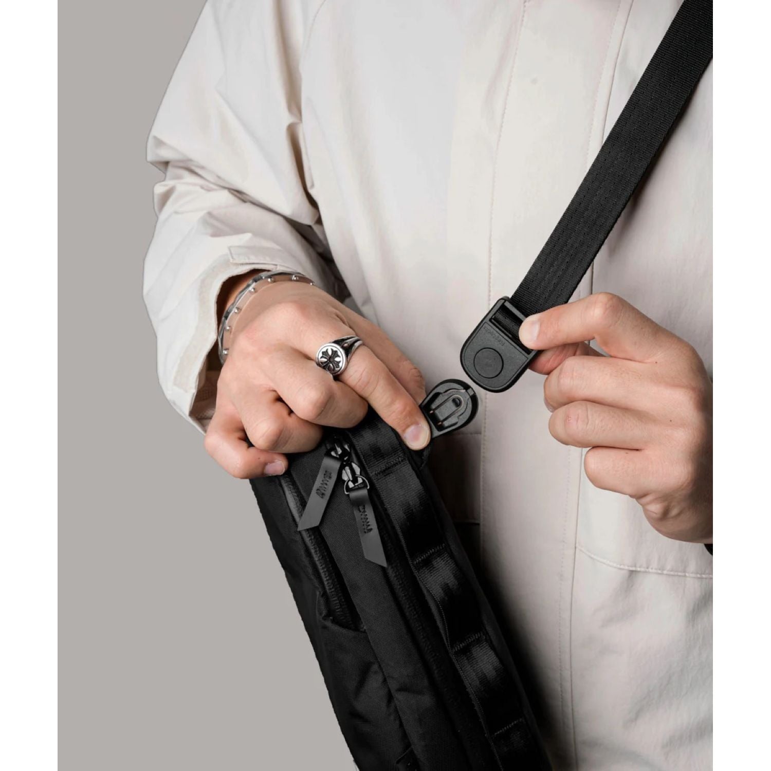 ALPAKA Metro Sling Max