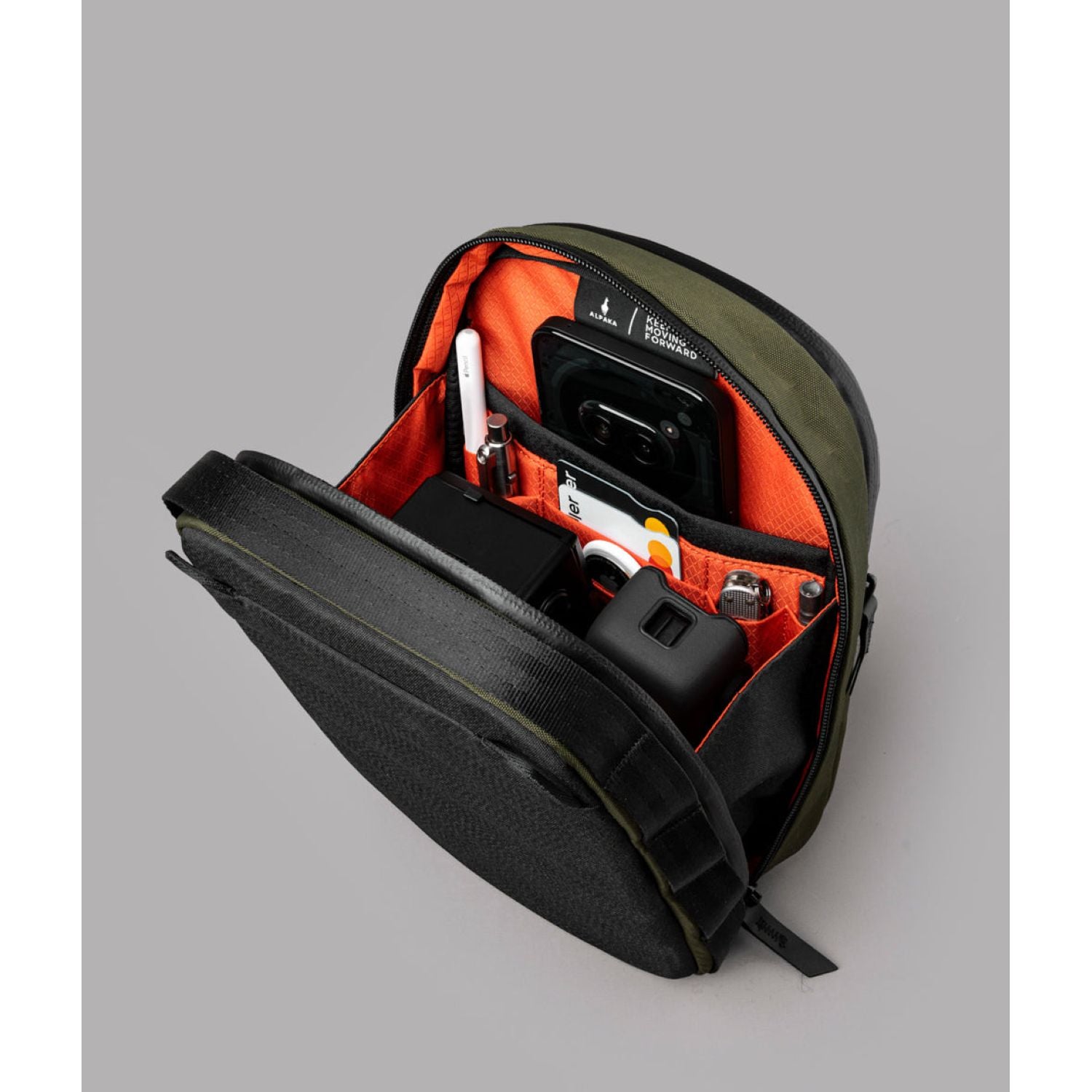 ALPAKA Metro Sling Max