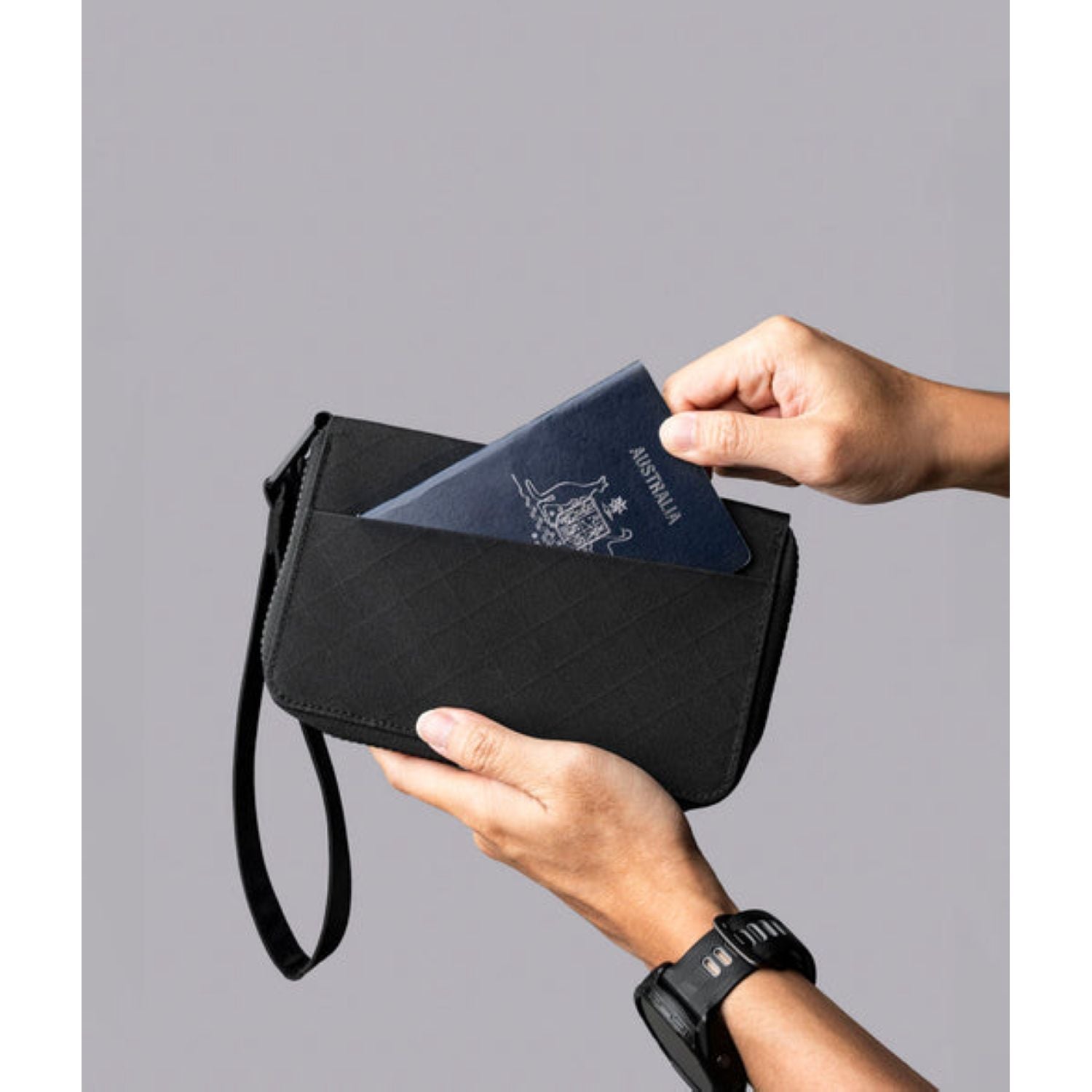 ALPAKA Zip Passport Wallet