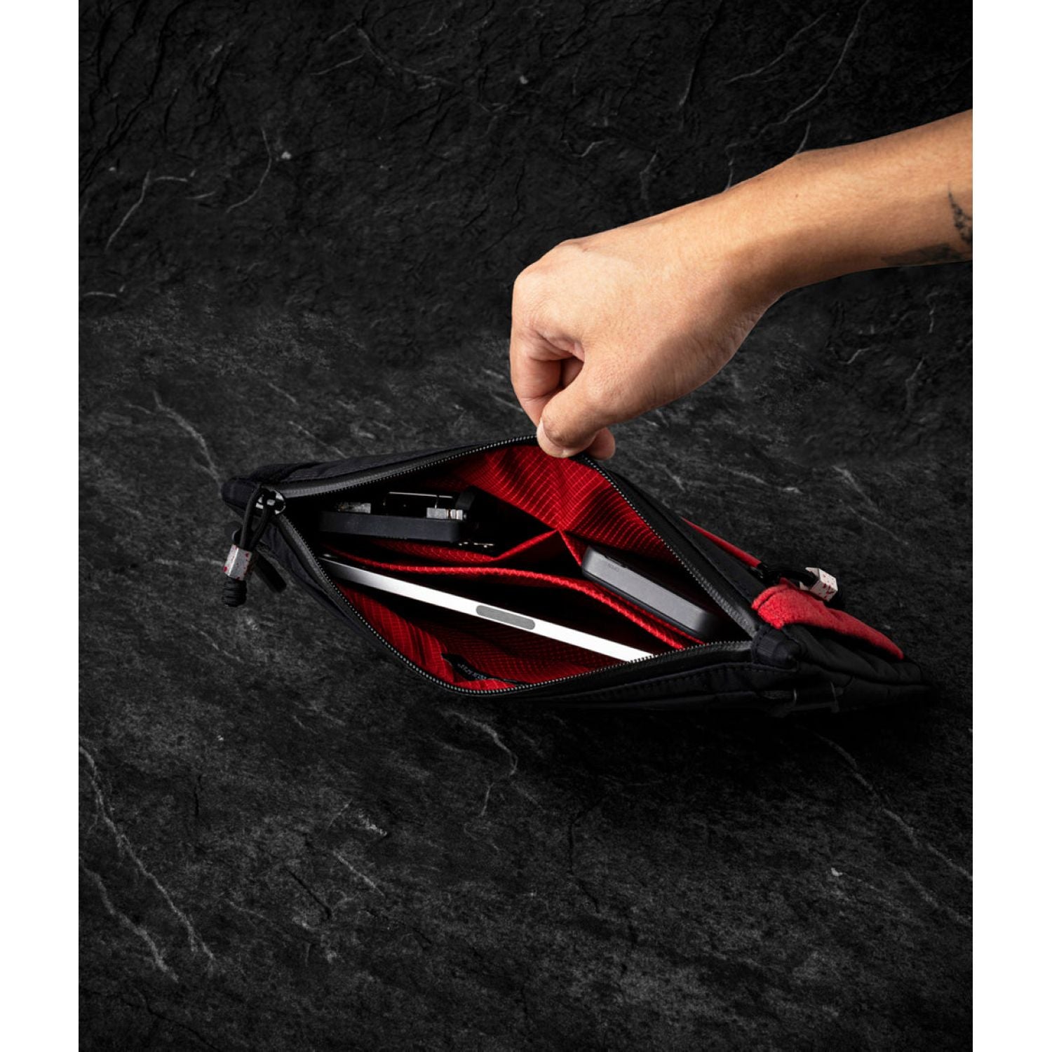 ALPAKA Zip Pouch Max - Vampire Edition