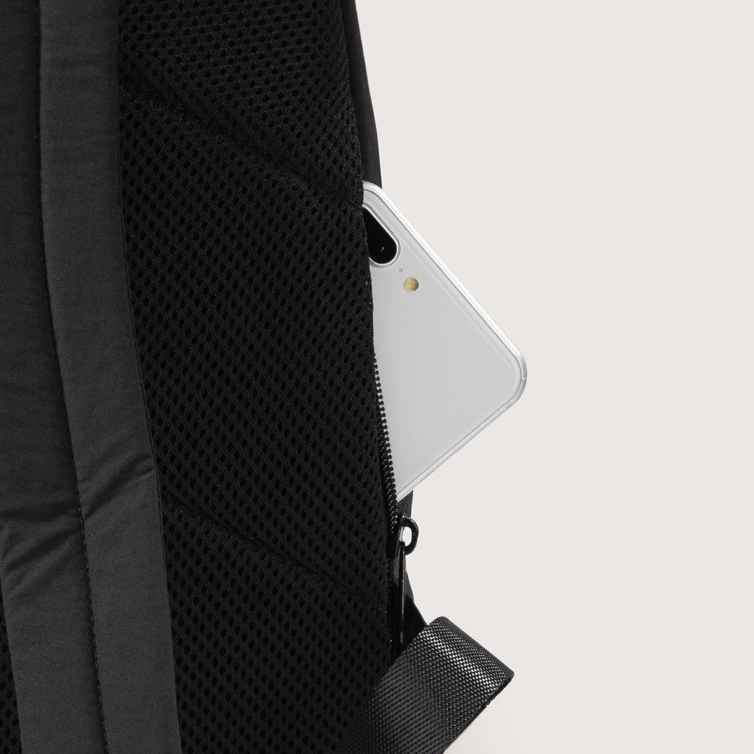 Bagsmart Zoraesque Feather Light Backpack 14L