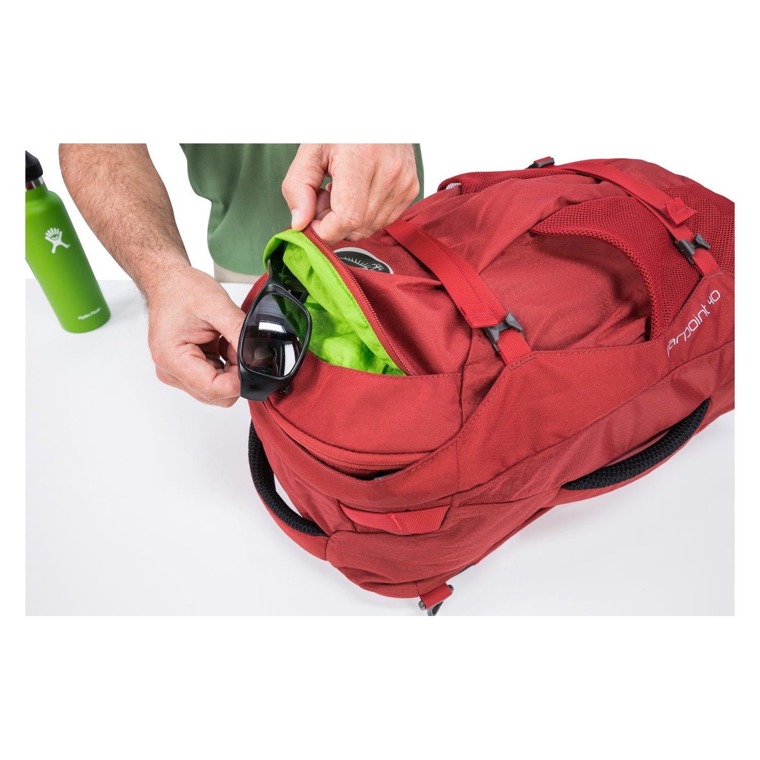 Buy Osprey Farpoint Travel Pack Carry-On 40 Backpack in Singapore