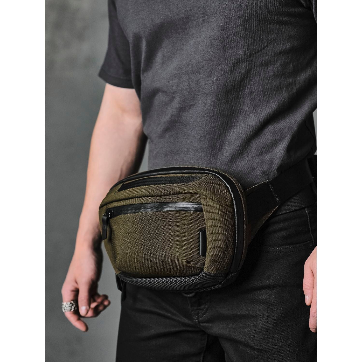 ALPAKA BRAVO WAIST PACK ネイビー Buy ALPAKA Bravo Waist Pack in Singapore & Malaysia - The Wallet Shop