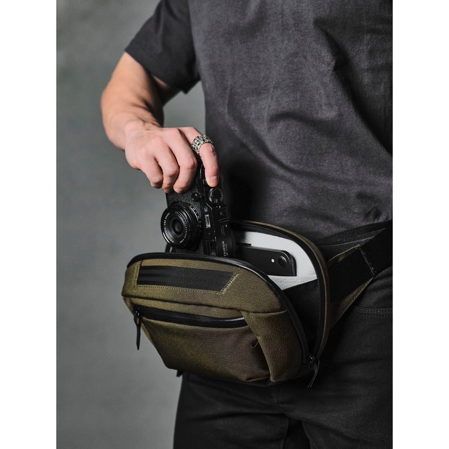 ALPAKA BRAVO WAIST PACK ネイビー Buy ALPAKA Bravo Waist Pack in Singapore & Malaysia - The Wallet Shop