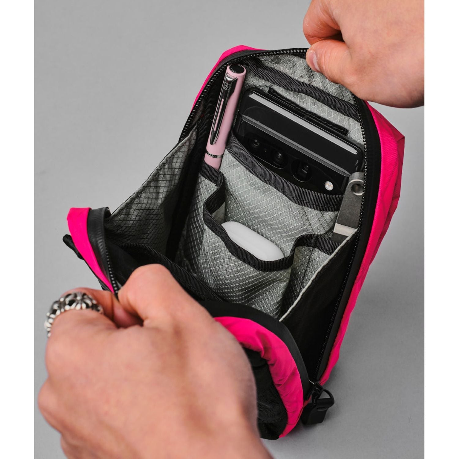 ALPAKA Metro Sling (X-Pac)