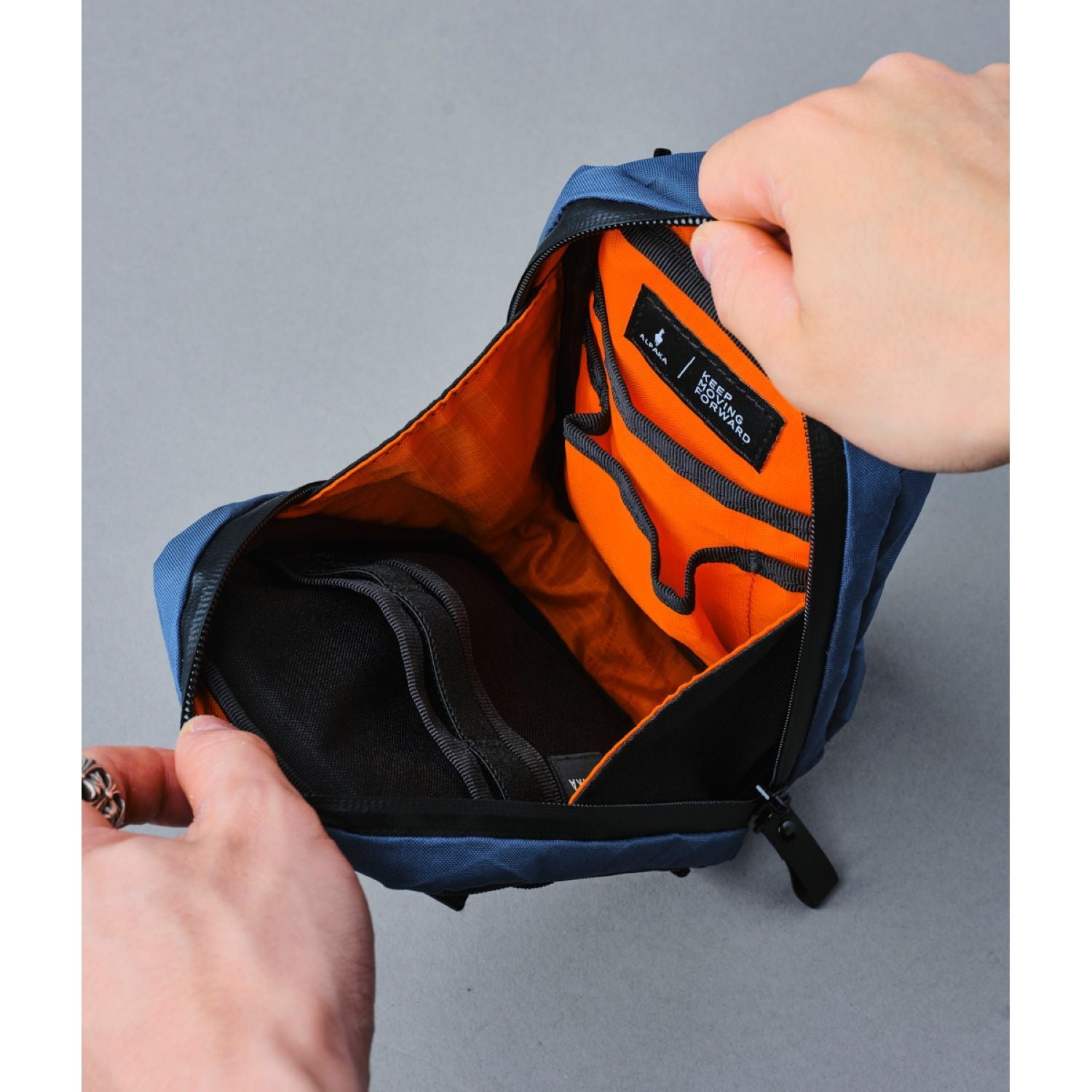 ALPAKA Metro Sling (X-Pac)