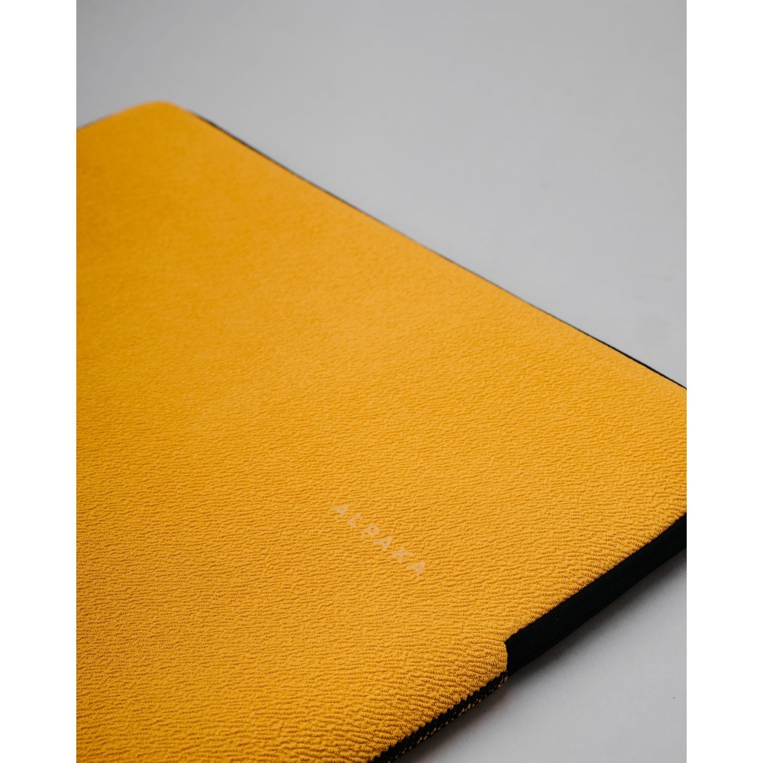 ALPAKA Slim Laptop Sleeve 16"