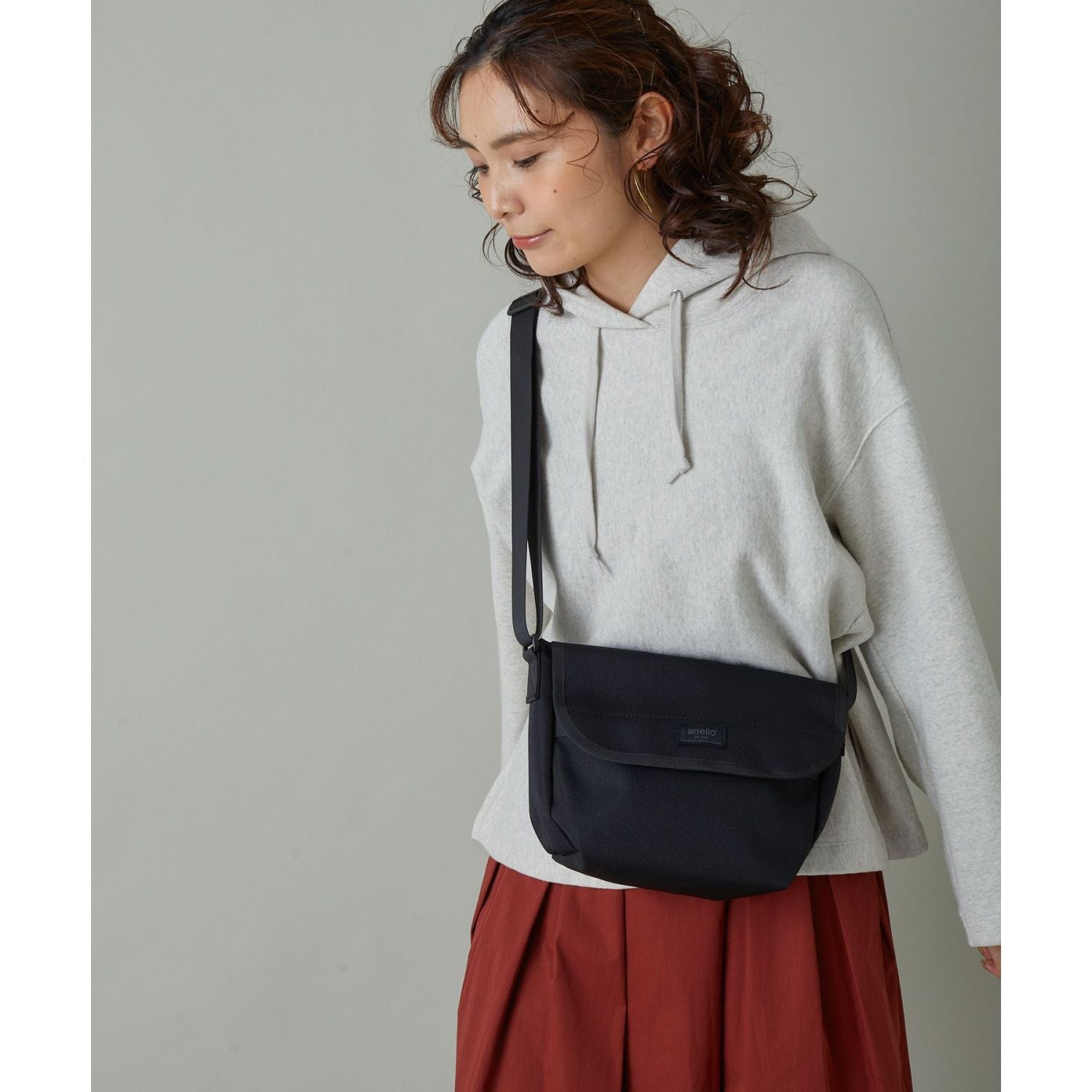 Anello Kuro Mini Messenger Bag