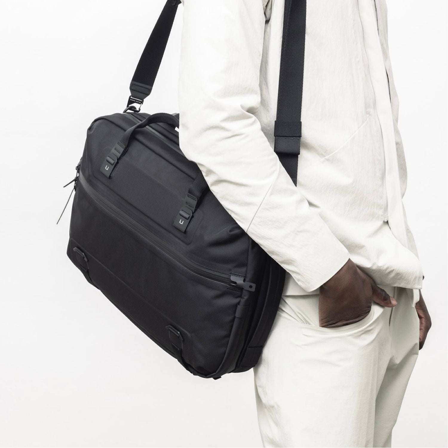 Black Ember Forge SB 16” Laptop Shoulder Bag 20L