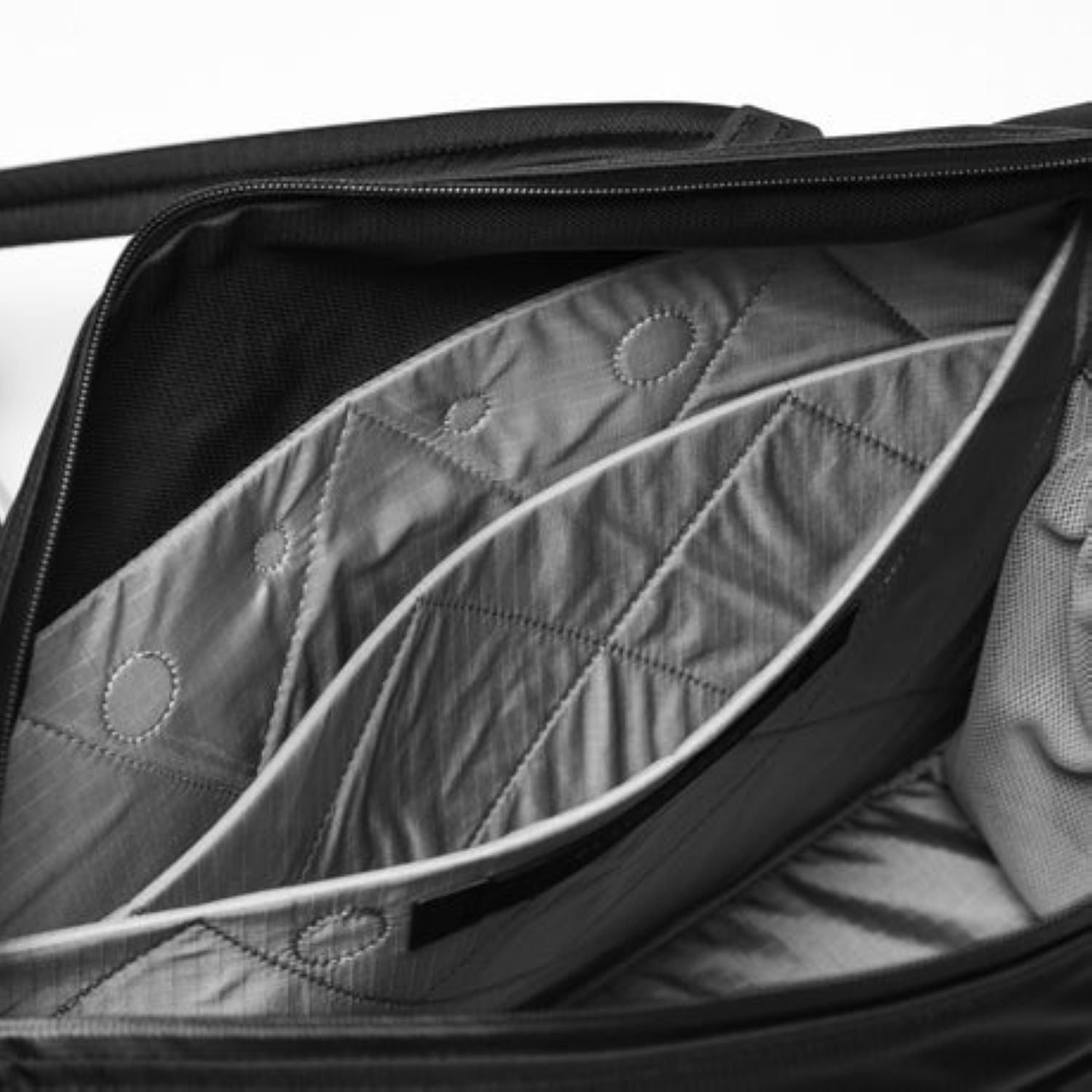 Black Ember Wpt 17" Laptop Tote Embertex Pfas Free 20L