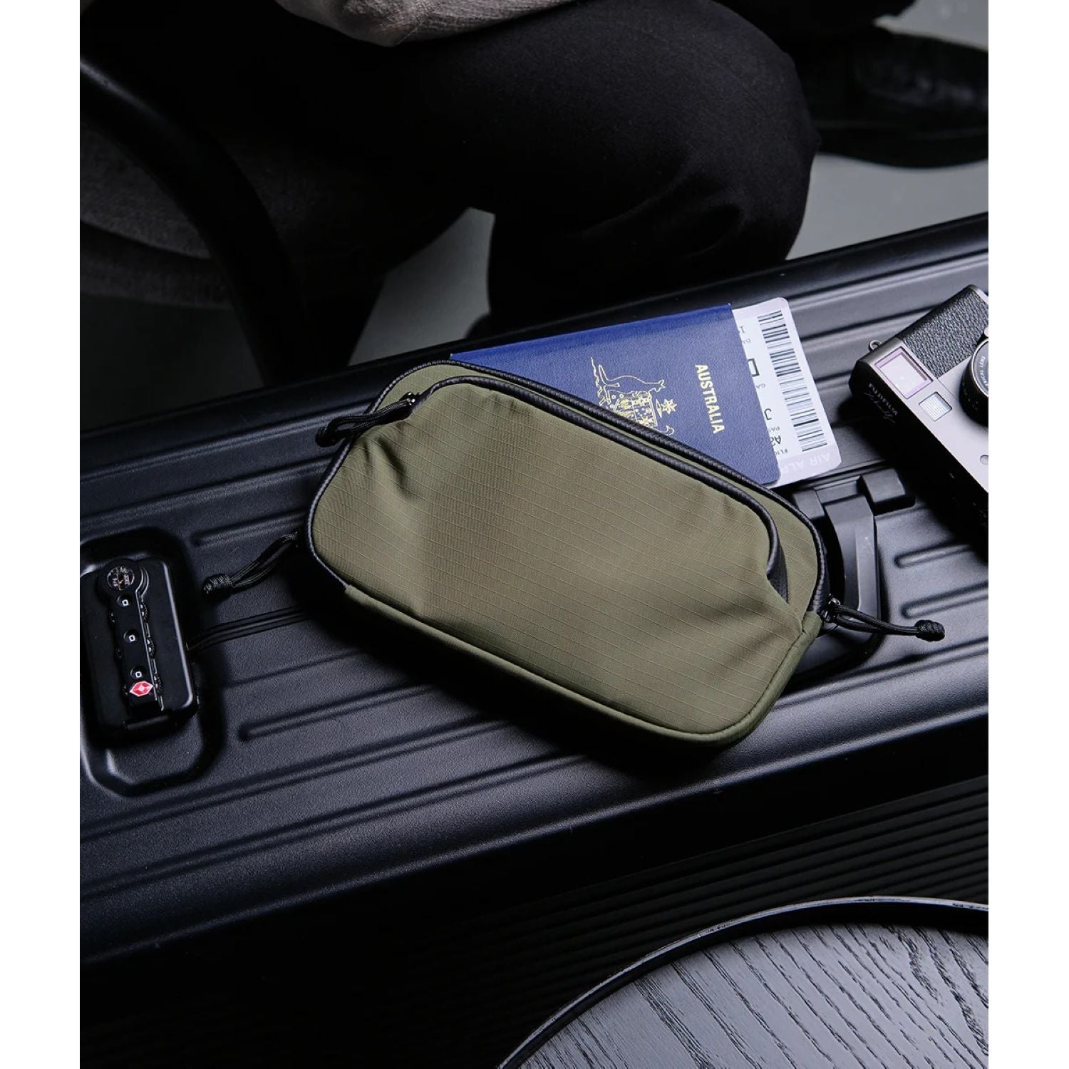 ALPAKA Bravo Passport Pouch