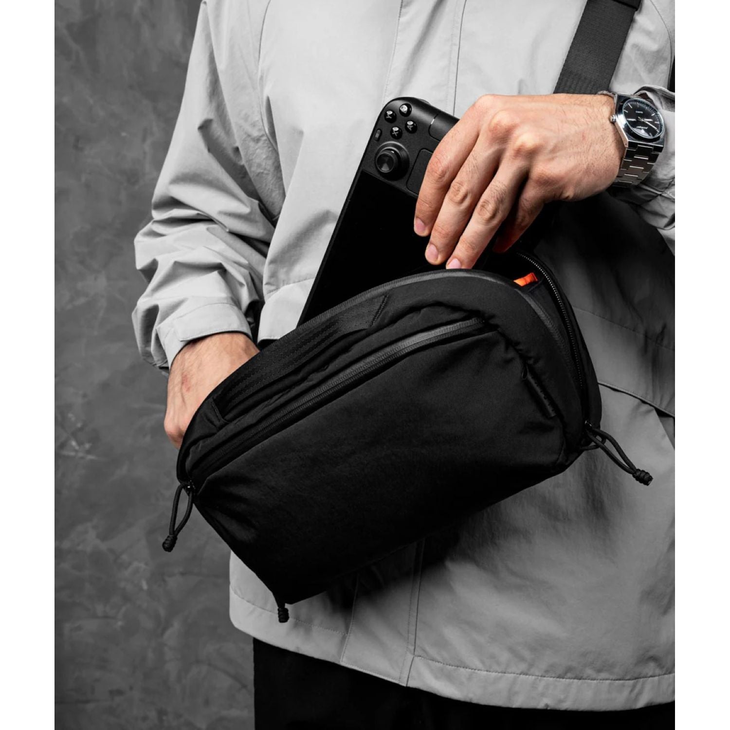 ALPAKA Eclipse Gaming Sling