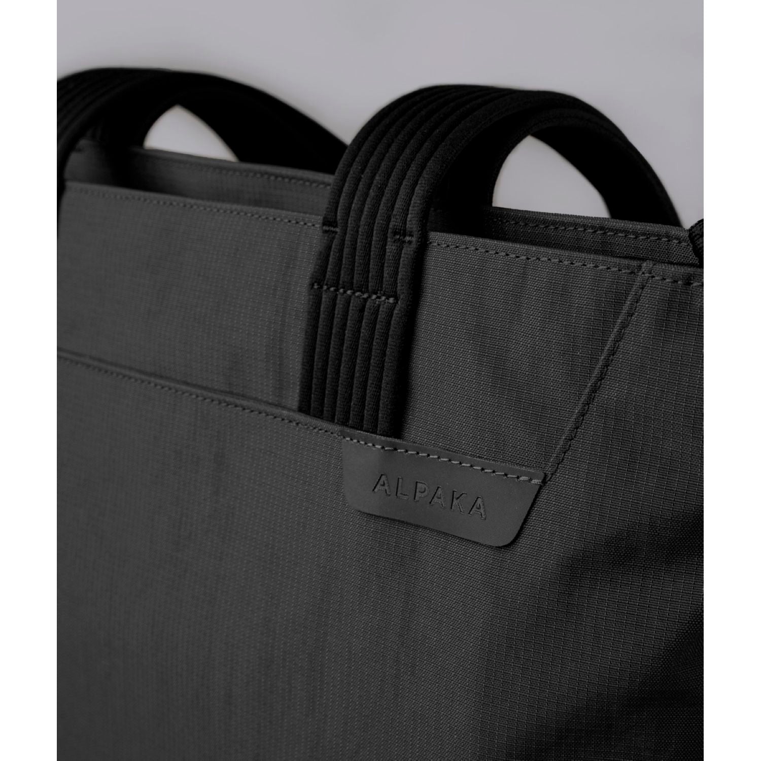 ALPAKA Flight Tote Bag (M)