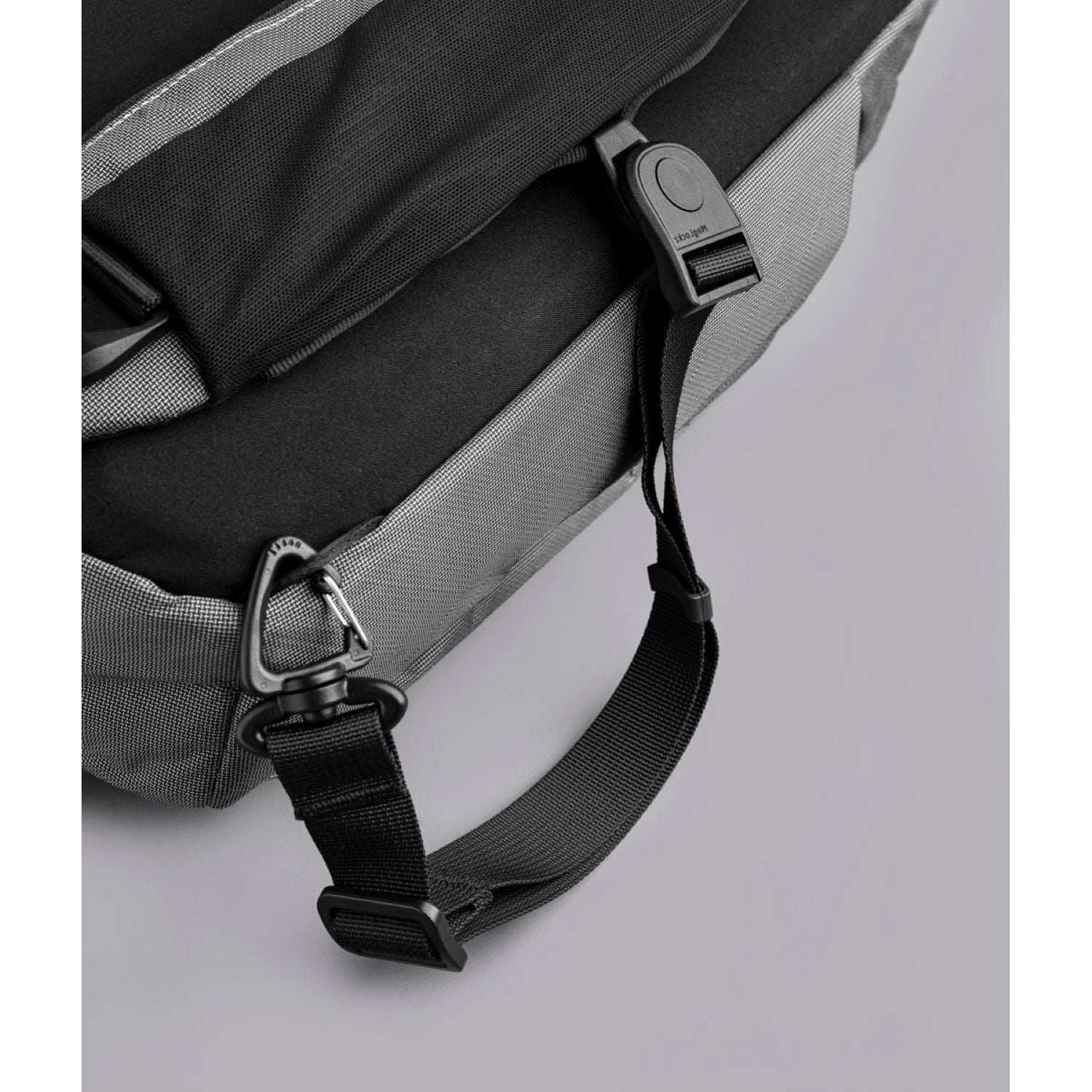 ALPAKA Metro Crossbody Left Shoulder