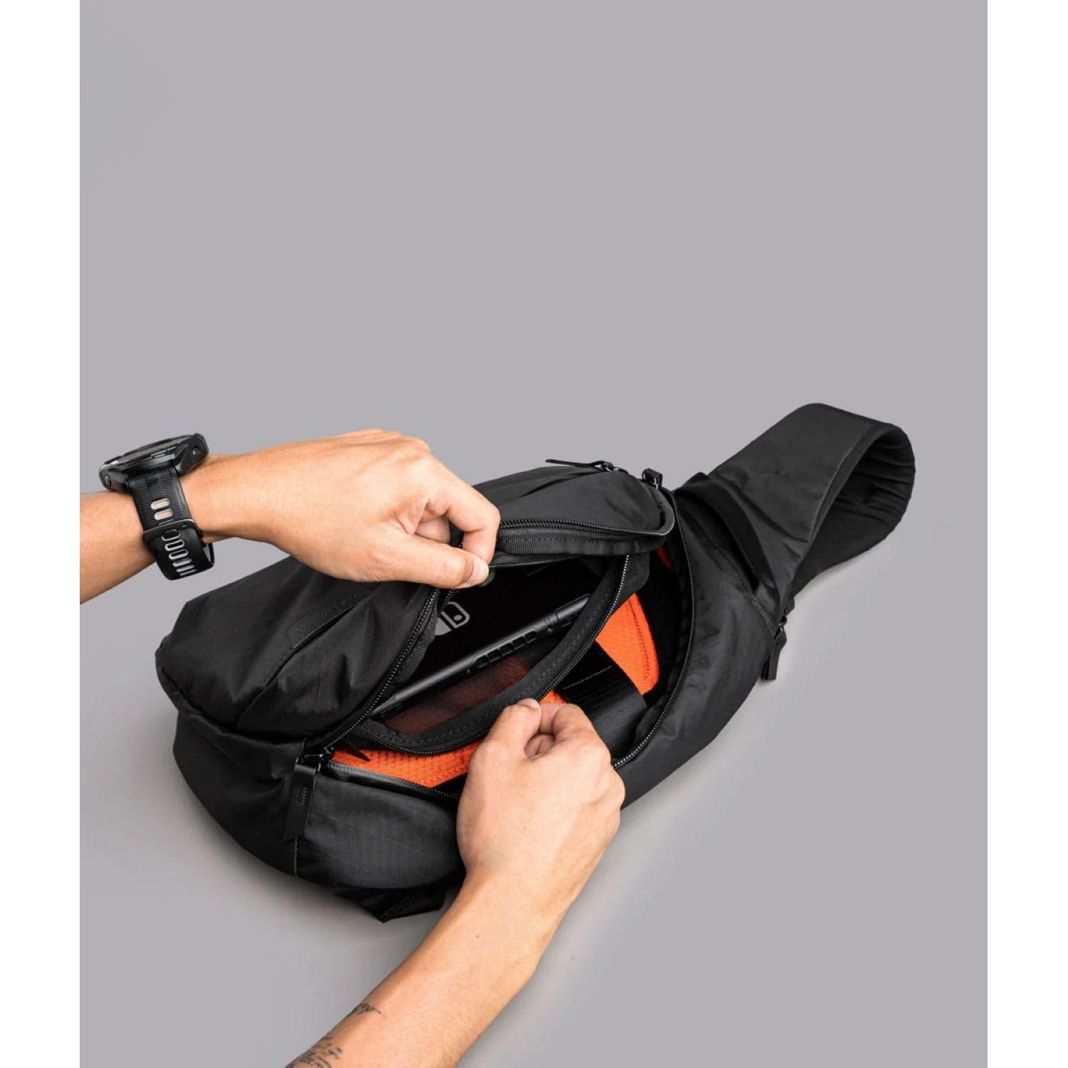 ALPAKA Metro Crossbody Left Shoulder