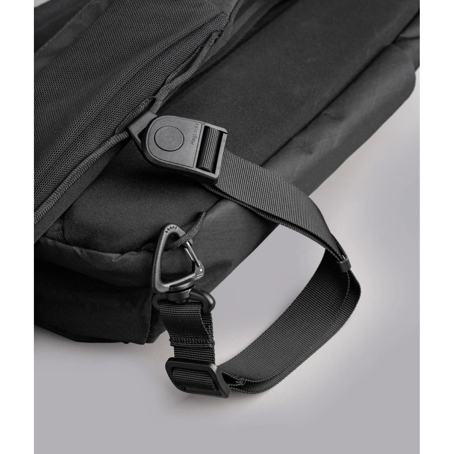 ALPAKA Metro Crossbody Left Shoulder