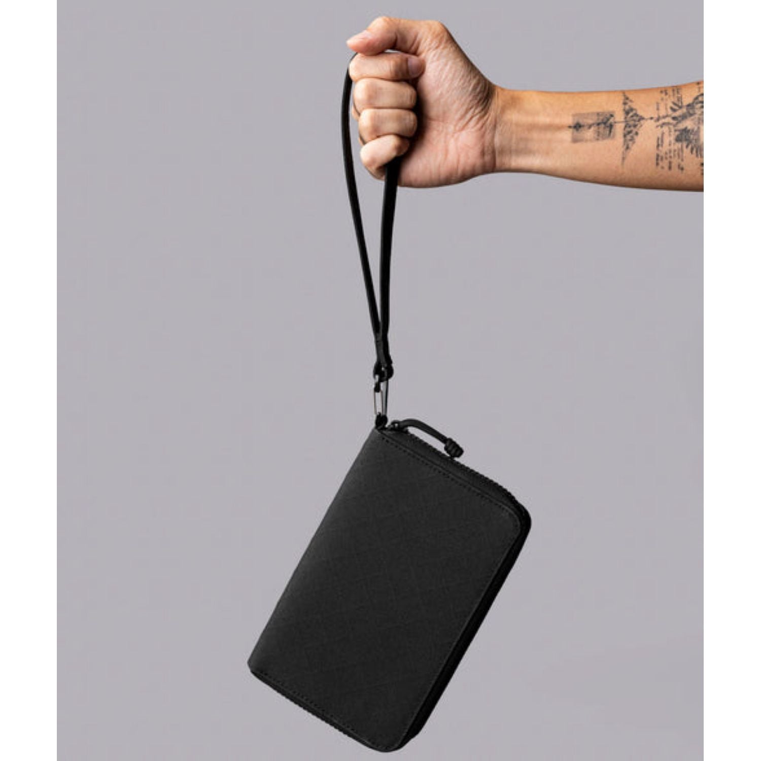 ALPAKA Zip Passport Wallet